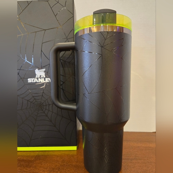 Stanley Halloween Quencher 40oz Web Glow Tumbler - 2024 Special Edition NEW - Picture 4 of 7